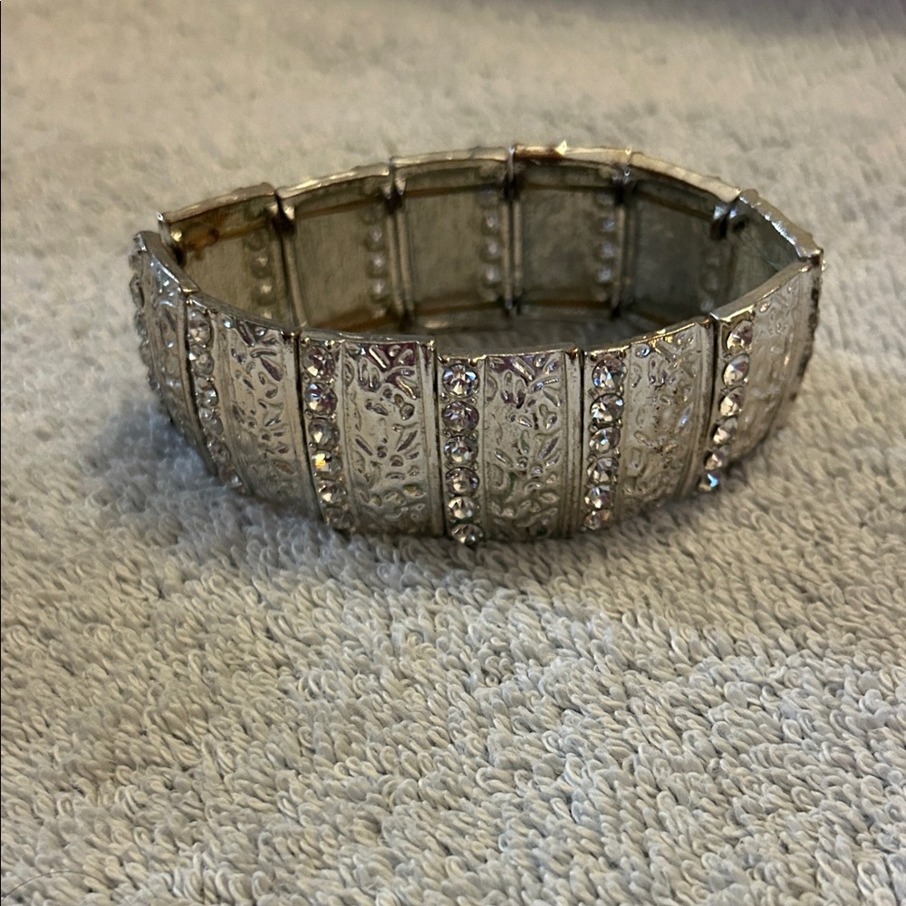 EUC Unmarked Silver-tone Bracelet with Crystal accents